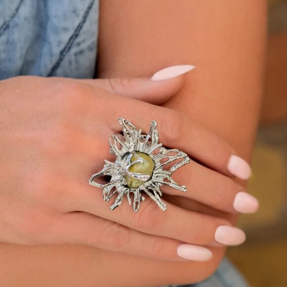 paparazzi Jewelry - Artistic Movement - Green Ring